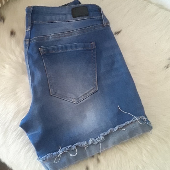 Celebrity pink jean shorts - Picture 4 of 8